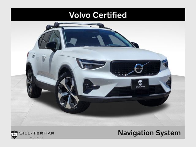Crystal White 2023 Volvo XC40 B5 Plus Dark Theme AWD SUV / Crossover All-Wheel Drive Automatic