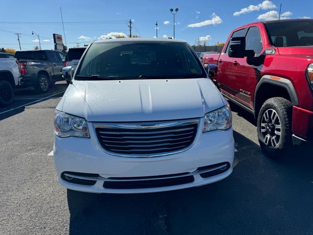 2016 Chrysler Town & Country Touring-L 2