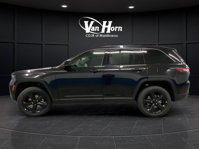 New 2026 Diamond Black Crystal Pearlcoat Jeep Limited image 4