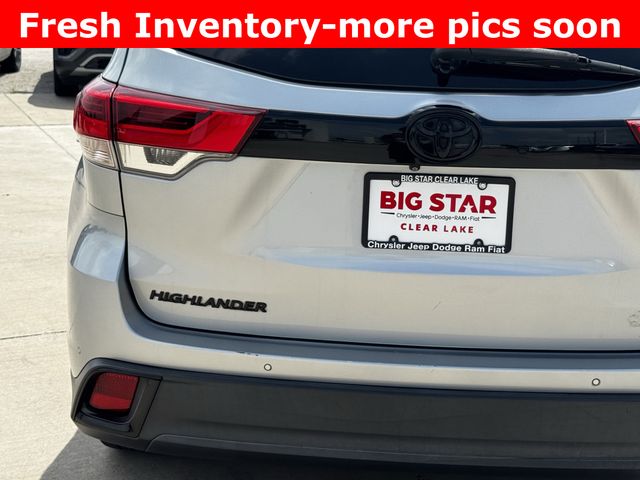 2019 Toyota Highlander Limited Platinum Silver at River Oaks CDJR