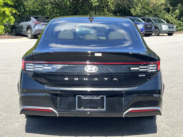 Used 2025 Black Hyundai Limited image 12