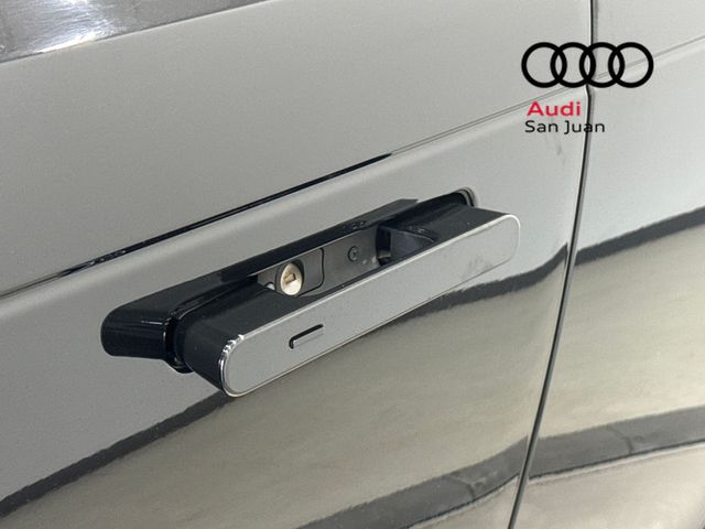 Used 2023 Black Land Rover SE Dynamic image 10