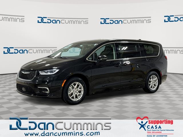 Diamond Black Crystal Pearlcoat 2024 Chrysler Pacifica Touring L FWD Minivan Front-Wheel Drive 9-Speed Automatic