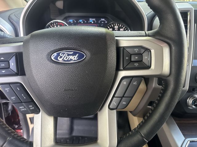 Used 2017  Ford Lariat image 18