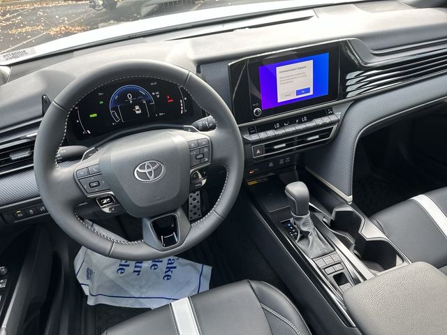 2025 Toyota Camry SE 13