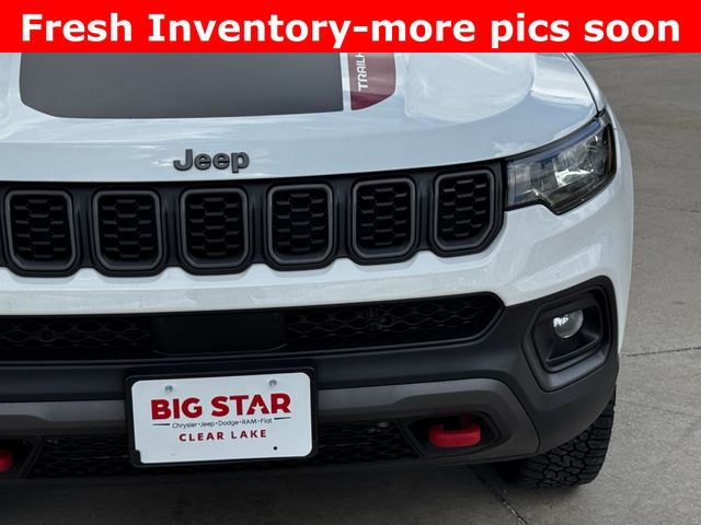2025 Jeep Compass Trailhawk White at Legacy Ford