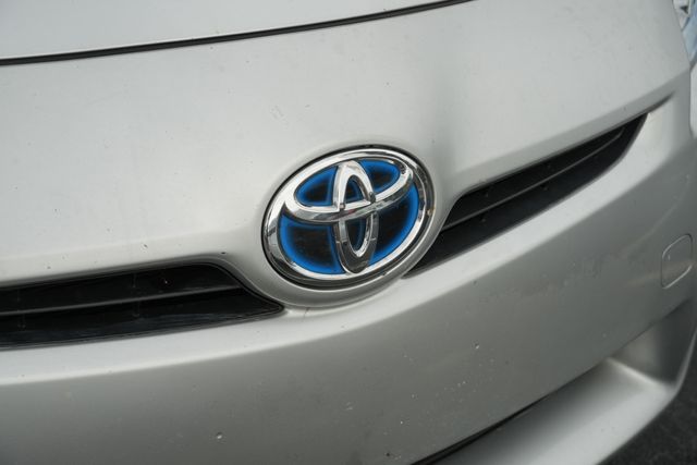 Used 2010  Toyota I image 11
