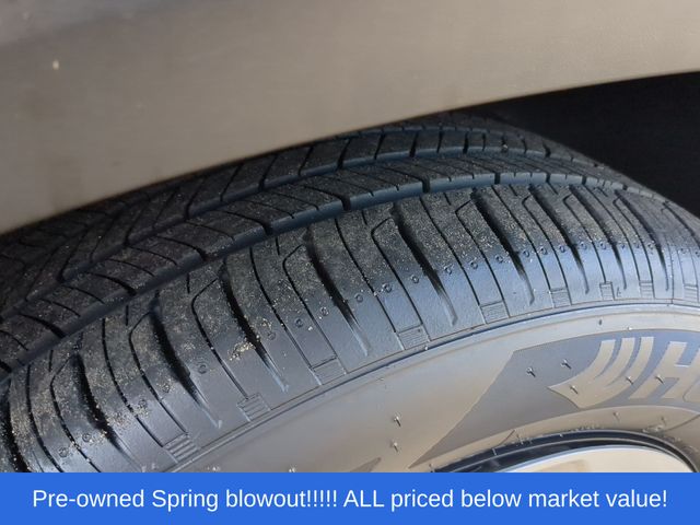 Used 2025 Summit White Chevrolet LS image 19