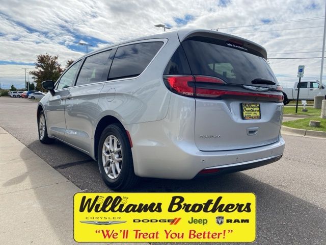 2024 Chrysler Pacifica Touring L - Silver Mist Clearcoat exterior view 7