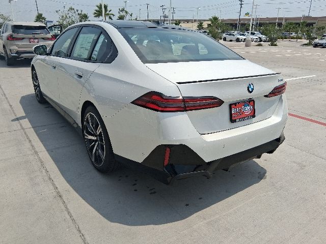 New 2026 White BMW 530i image 4