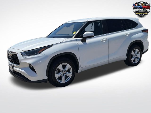 Pearl 2024 Toyota Highlander LE FWD SUV / Crossover Front-Wheel Drive 8-Speed Automatic