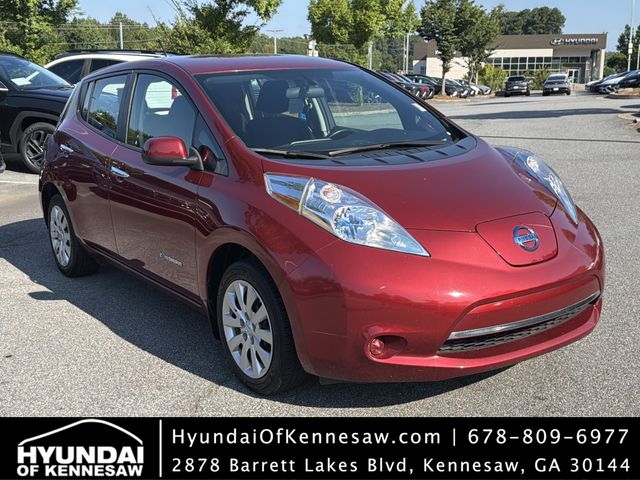 2013 Nissan LEAF Rojo (Cayenne Red Metallic) Hatchback Tracción delantera Automática