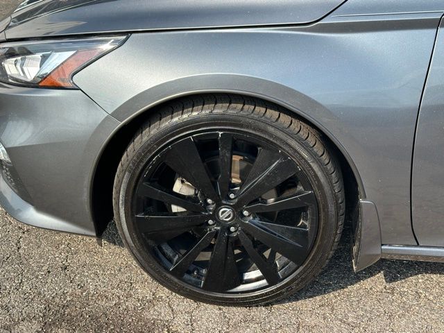 View vehicle photo 7