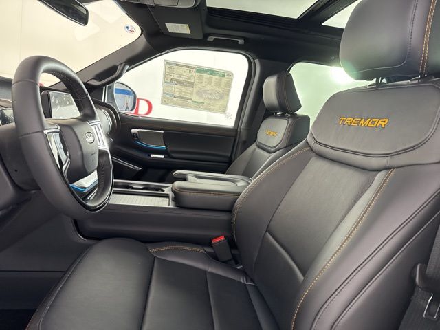 2025 Star White Metallic Tri-Coat Ford Expedition 4X4 SUV