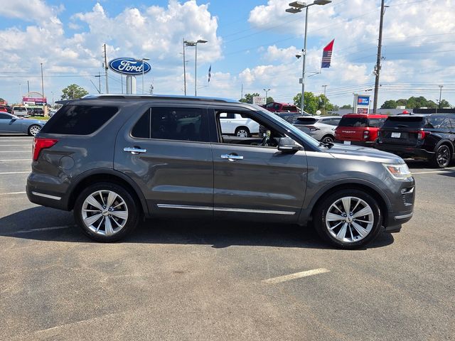 Used 2018 Gray Ford Limited image 9