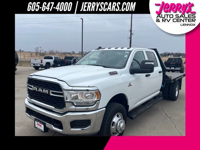 Bright White Clearcoat 2024 RAM 3500 Chassis Pickup Truck Four-Wheel Drive 6-Speed Automatic