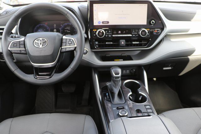 2023 Toyota Highlander L 4