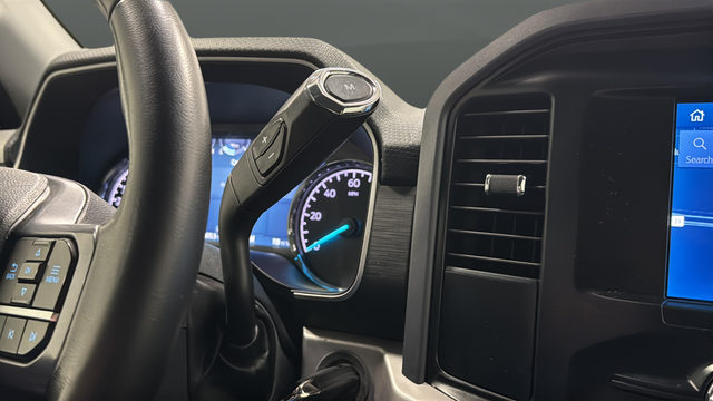 Used 2023 Oxford White Ford XLT image 18