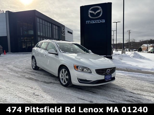 2017 Volvo V60 Premier's photo