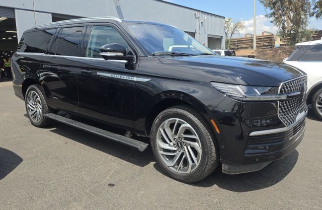 Infinite Black Metallic Clearcoat 2025 Lincoln Navigator SUV / Crossover Four-Wheel Drive Automatic