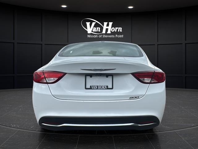 Used 2015 Bright White Clearcoat Chrysler Limited image 4