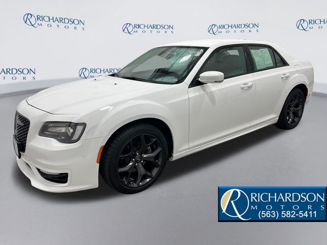 2023 Chrysler 300 Touring L RWD