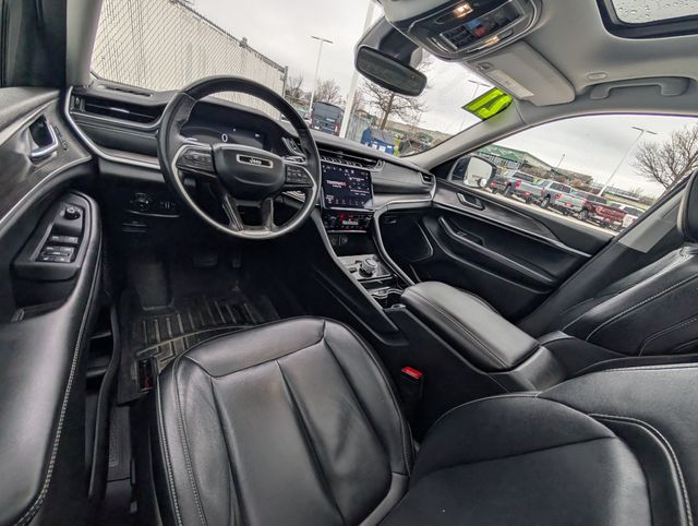 View vehicle photo 7