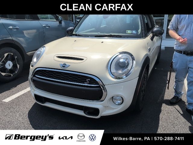 Pepper White 2015 MINI Cooper Hatchback Front-Wheel Drive 6-Speed Manual