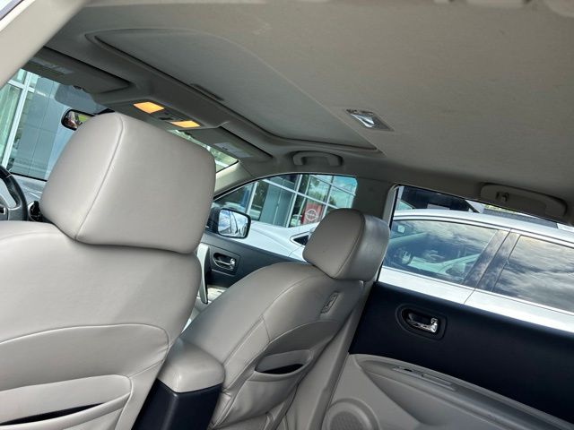 Used 2011 White Nissan SV image 15