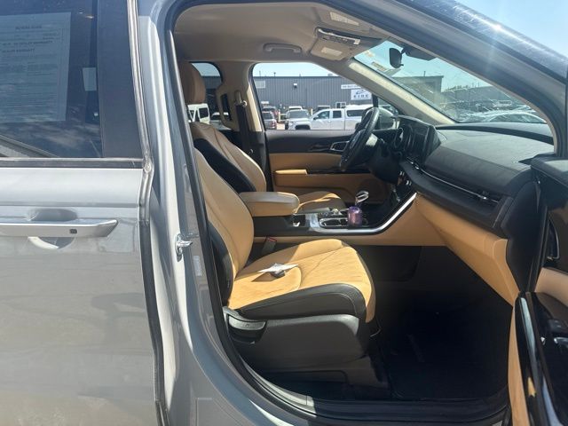 2024 Ceramic Silver Kia Carnival EX FWD Van