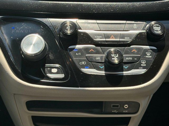 Used 2017 Red Chrysler Touring L image 18