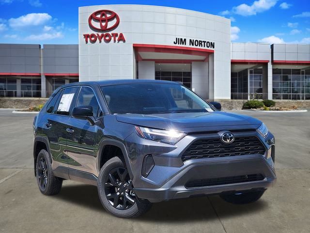2025 Toyota RAV4 LE's photo