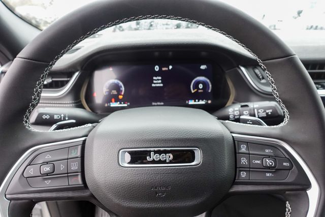 new 2025 Jeep Grand Cherokee car, priced at $40,720