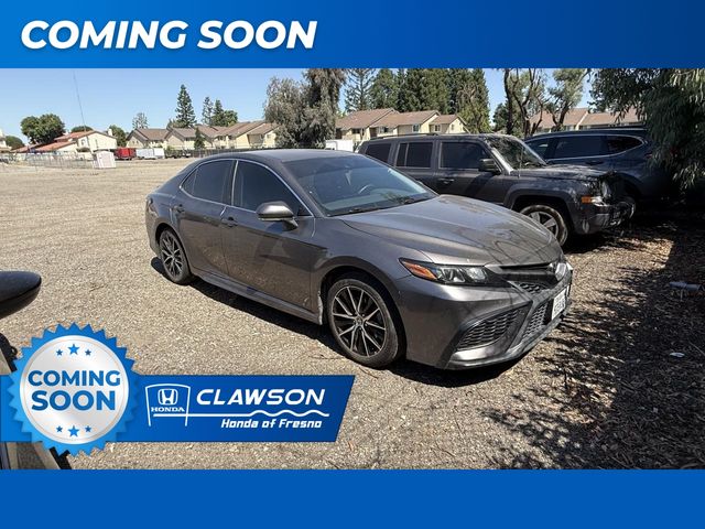 2022 Toyota Camry SE's photo