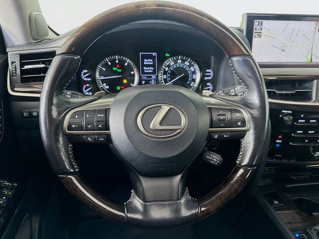 2016 Lexus LX 570 11