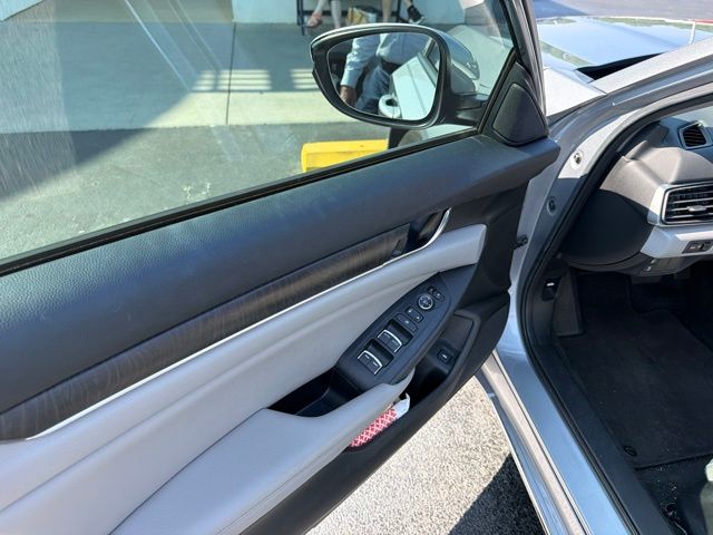 Used 2019  Honda EX image 8
