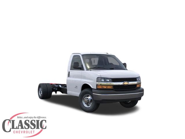 Summit White 2025 Chevrolet Express Chassis 3500 Cutaway 139 Van Rear-Wheel Drive 8-Speed Automatic