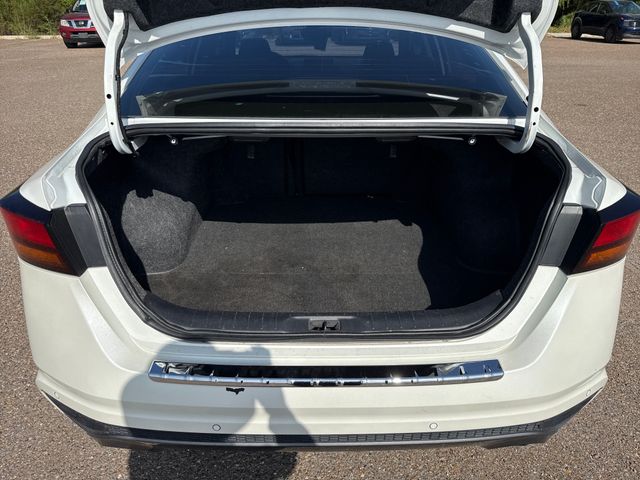 Used 2022 White Nissan 2.5 SR image 14