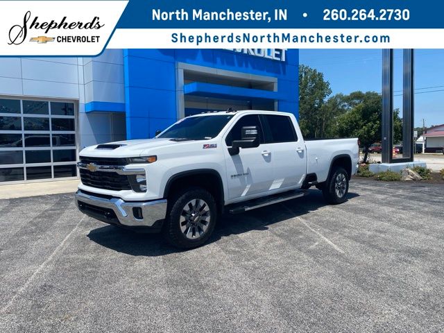 Summit White 2025 Chevrolet Silverado 3500HD Pickup Truck Four-Wheel Drive Automatic