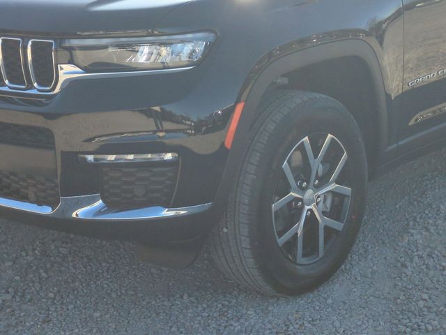 New 2025 Diamond Black Crystal Pearl-Coat Exterior Paint Jeep Limited image 9