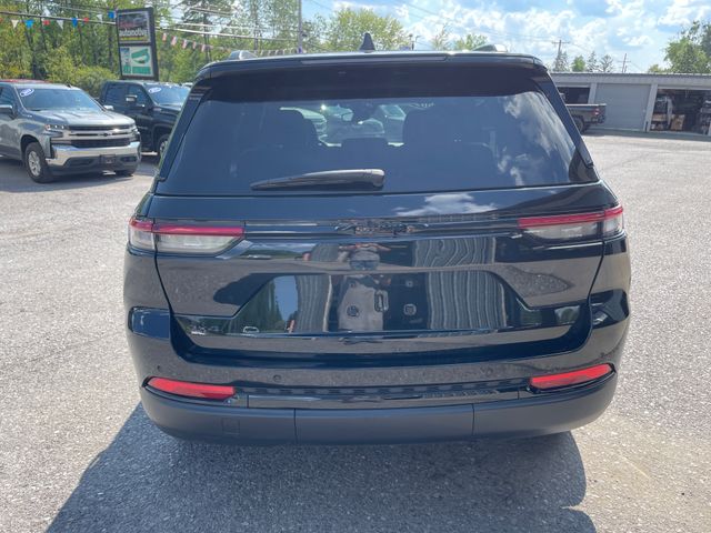 2023 Jeep Grand Cherokee Altitude X - Diamond Black exterior view 6