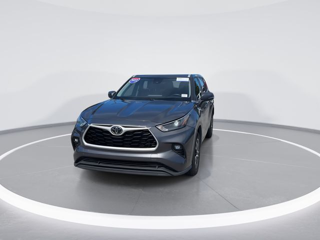 Used 2022 Gray Toyota XLE image 3