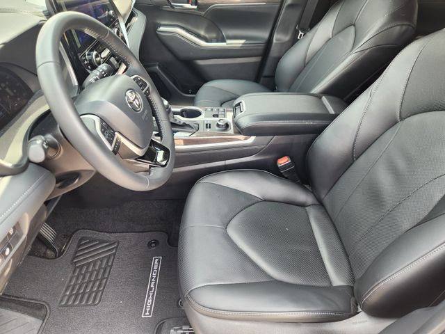 2025 Toyota Highlander Limited Silver at Gullo Toyota
