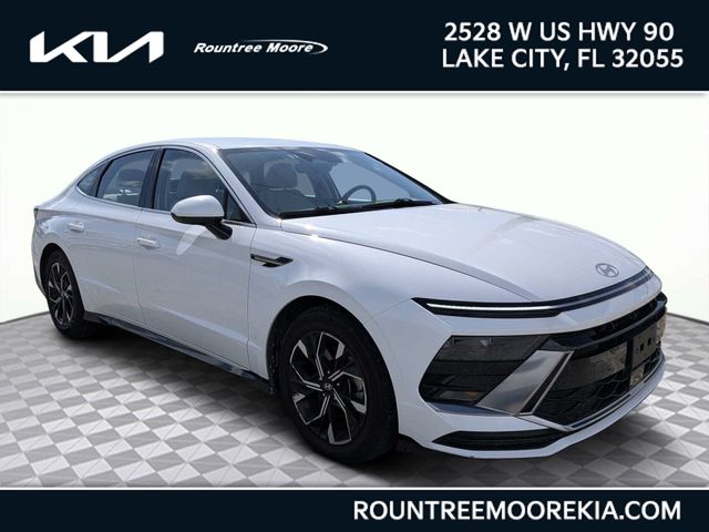 White 2025 Hyundai Sonata Sedan Front-Wheel Drive 8-Speed Automatic