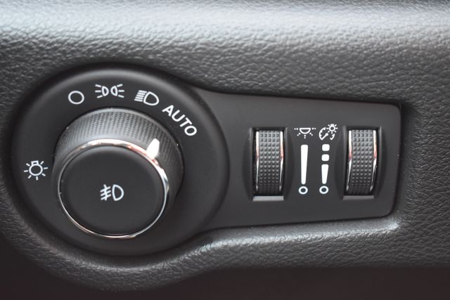 Used 2025 Chrysler Pacifica Van