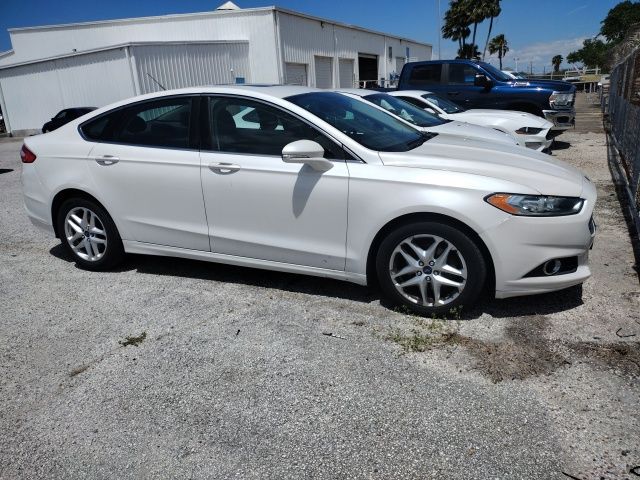 White Platinum Clearcoat Metallic 2013 Ford Fusion SE Sedan Front-Wheel Drive 6-Speed Automatic