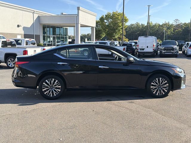Used 2025 Black Nissan 2.5 SV image 5
