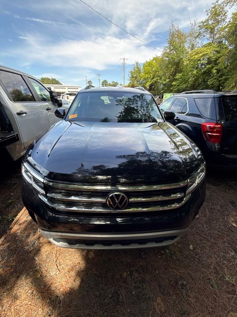 Used 2022 Black Volkswagen 3.6L V6 SE w/Technology image 2