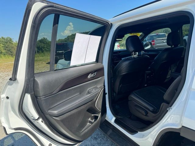Used 2022 White Jeep Altitude image 13