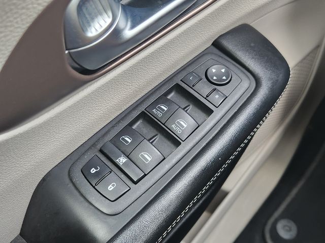 Used 2022 Chrysler Voyager Van